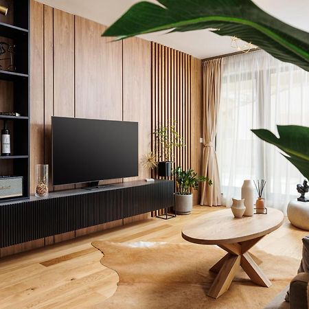 Pure Living Apartment W. Private Parking Брашов Екстер'єр фото