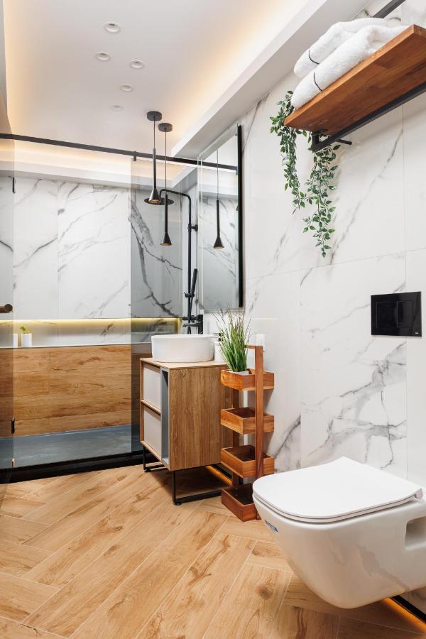 Pure Living Apartment W. Private Parking Брашов Екстер'єр фото