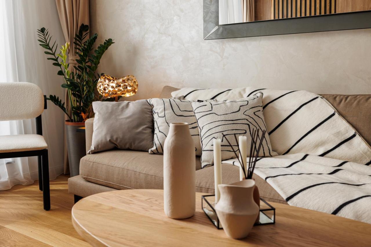 Pure Living Apartment W. Private Parking Брашов Екстер'єр фото
