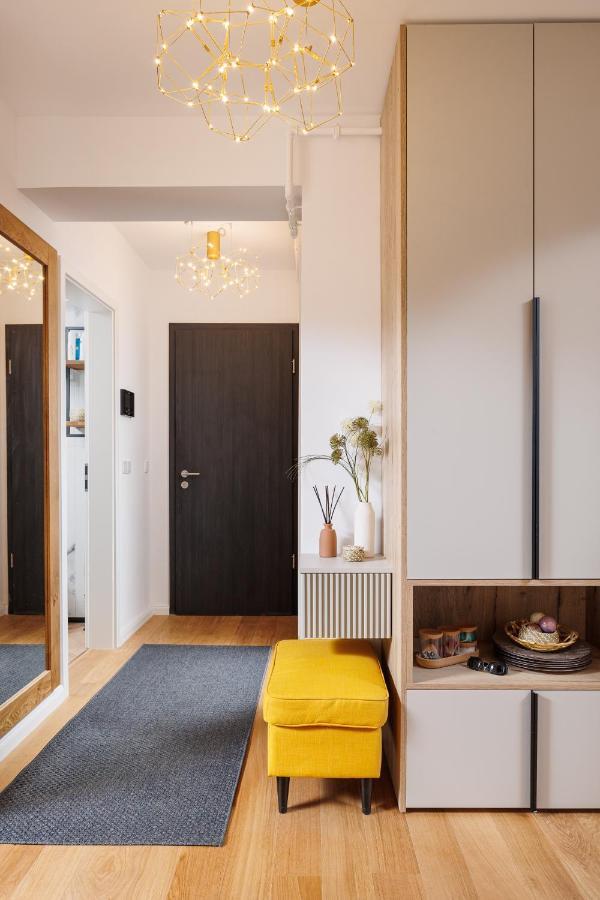 Pure Living Apartment W. Private Parking Брашов Екстер'єр фото