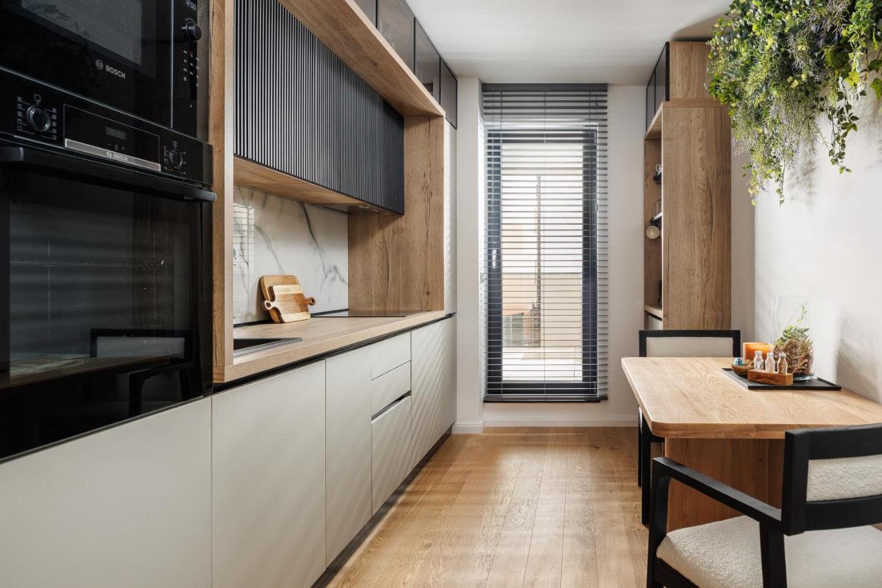Pure Living Apartment W. Private Parking Брашов Екстер'єр фото